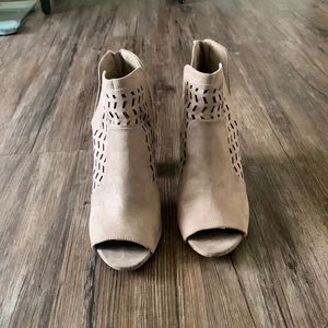 Women booties size 8